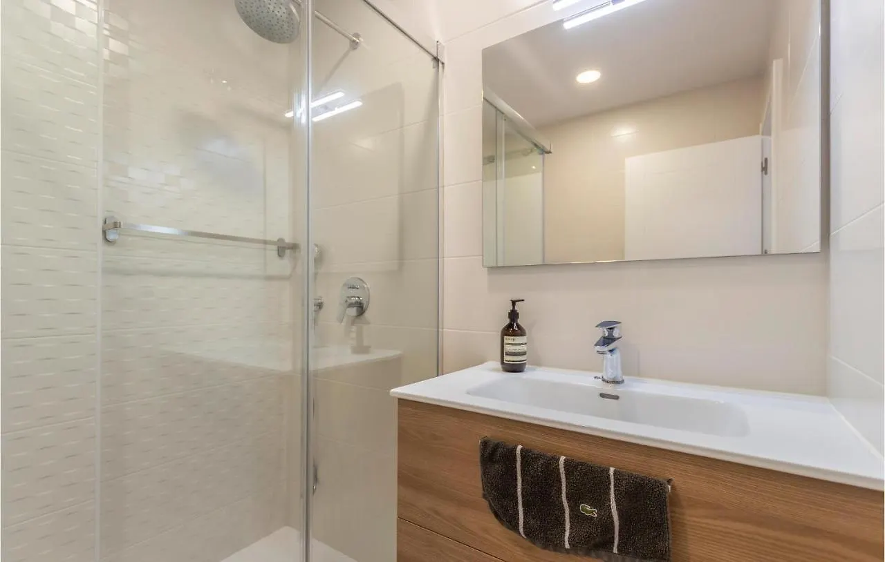 3 Bedroom Beautiful Apartment In Malaga Spain