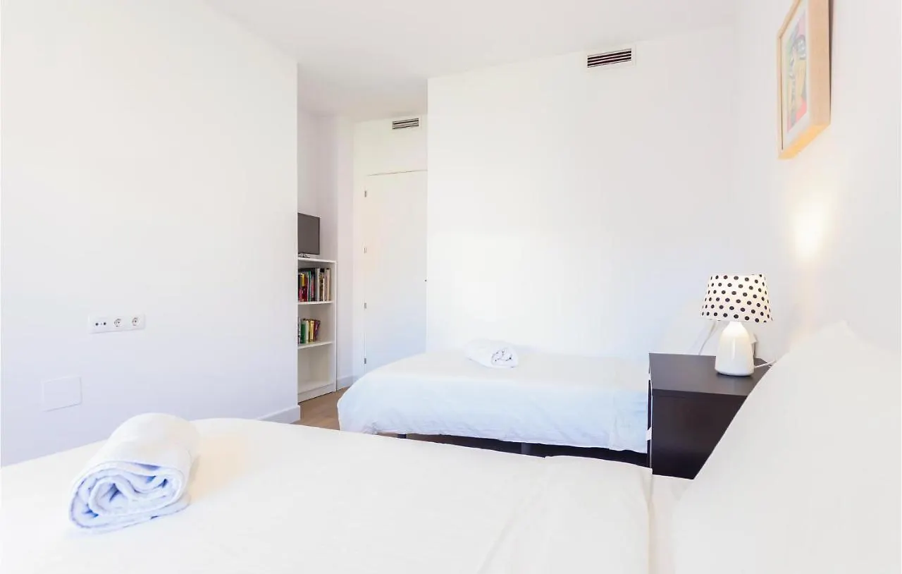 3 Bedroom Beautiful Apartment In Malaga 0*,