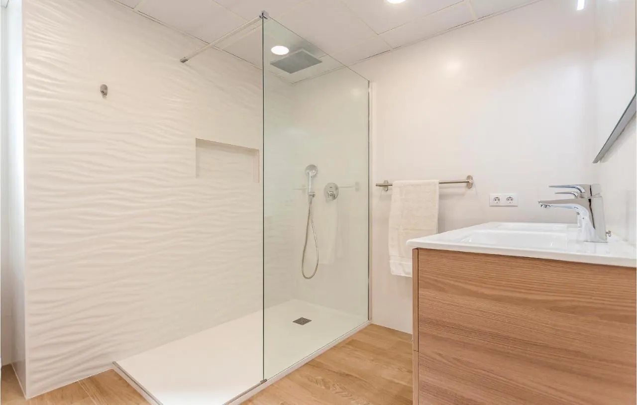 3 Bedroom Beautiful Apartment In Malaga Spain